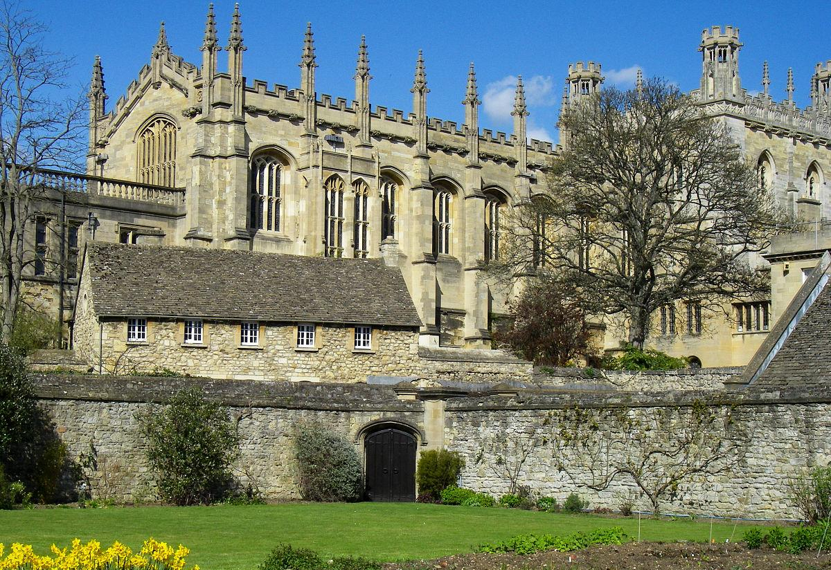 中世纪大学图书馆兴起的背景,简述中世纪神学发展历史