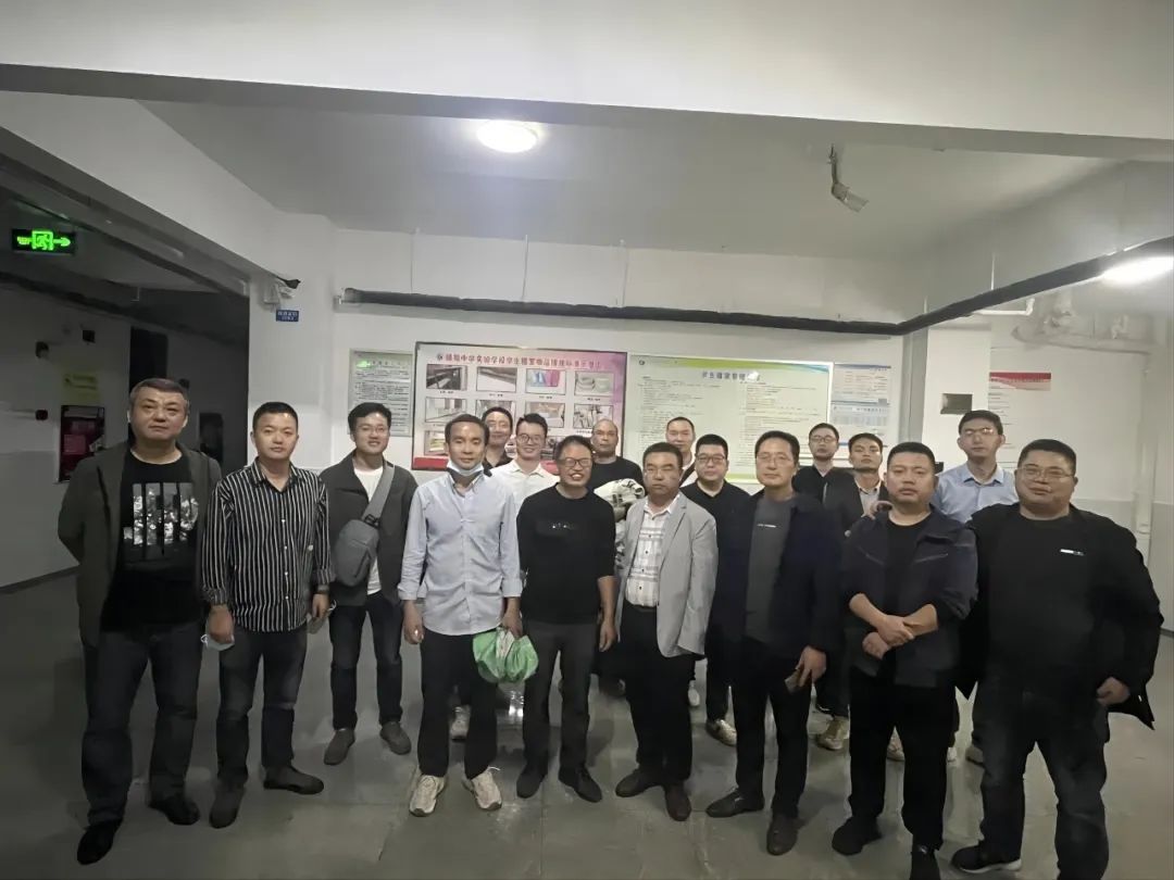 鐩涗笘鍗庤癁鐮ョ牶鍓嶈,鐩涗笘涓崕鐮ョ牶鍓嶈