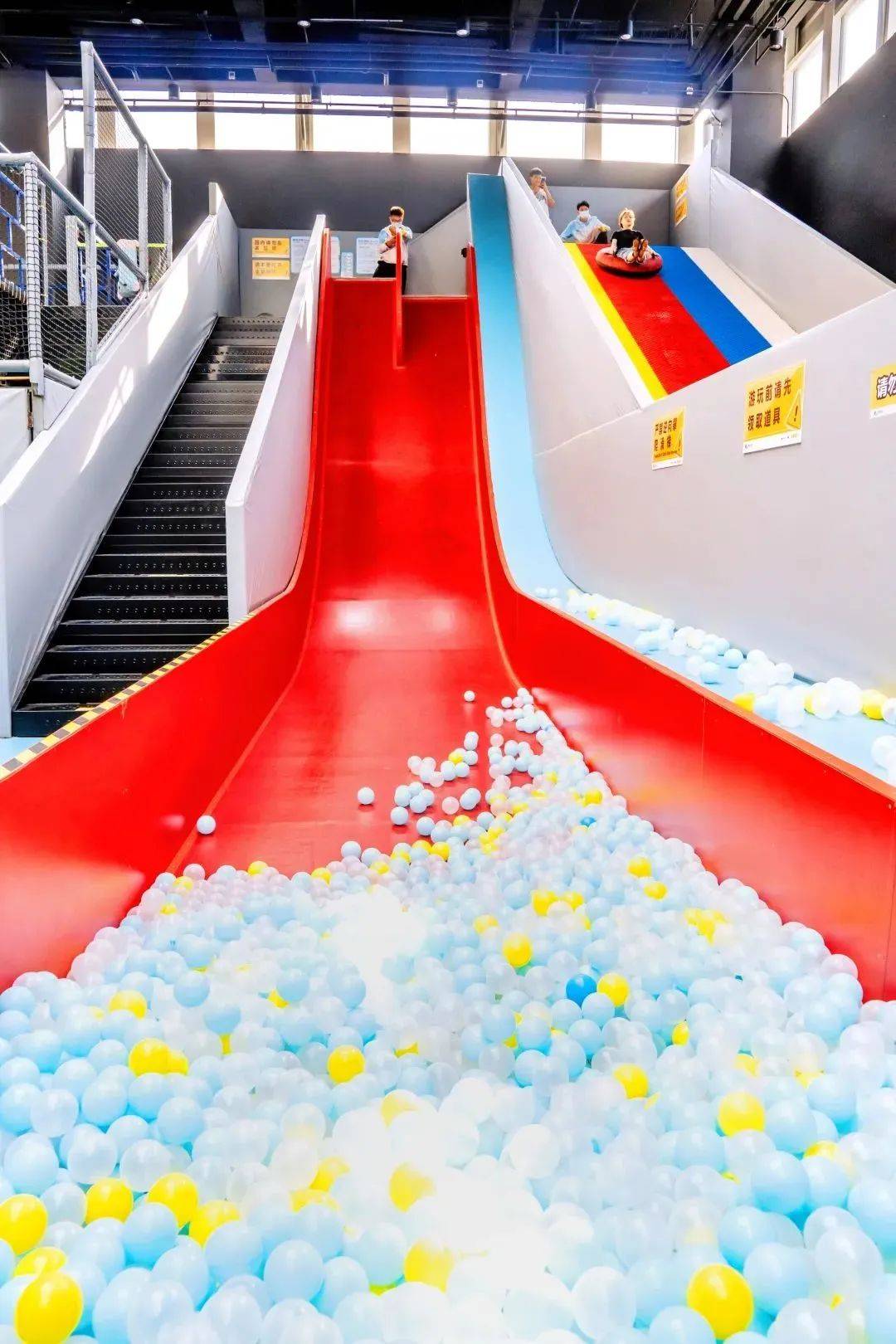 499元蹦床公园,5000平蹦床公园