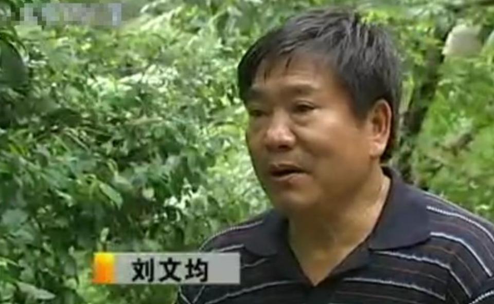 四川富翁刘文均：百万家产给前妻自己住进深山，养黑鸡年入400万