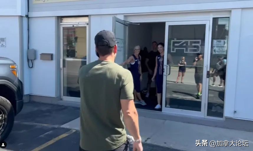 贝克汉姆一家在安省度假:贝嫂身材亮眼!网友激动了