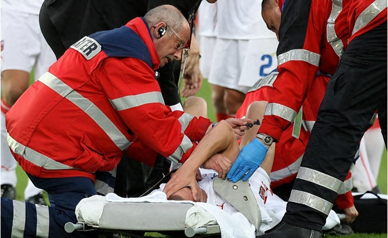 查看足球比赛伤停的软件有哪些,足球比赛伤停