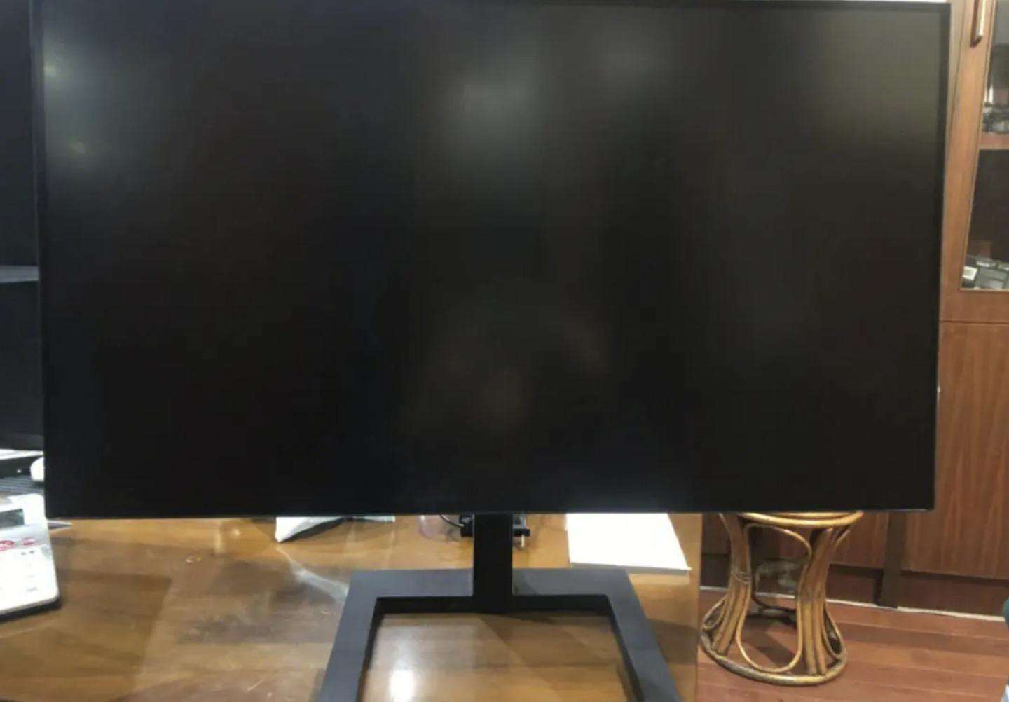 电脑投影到屏幕上不能全部显示,电脑屏幕坏了怎么维修