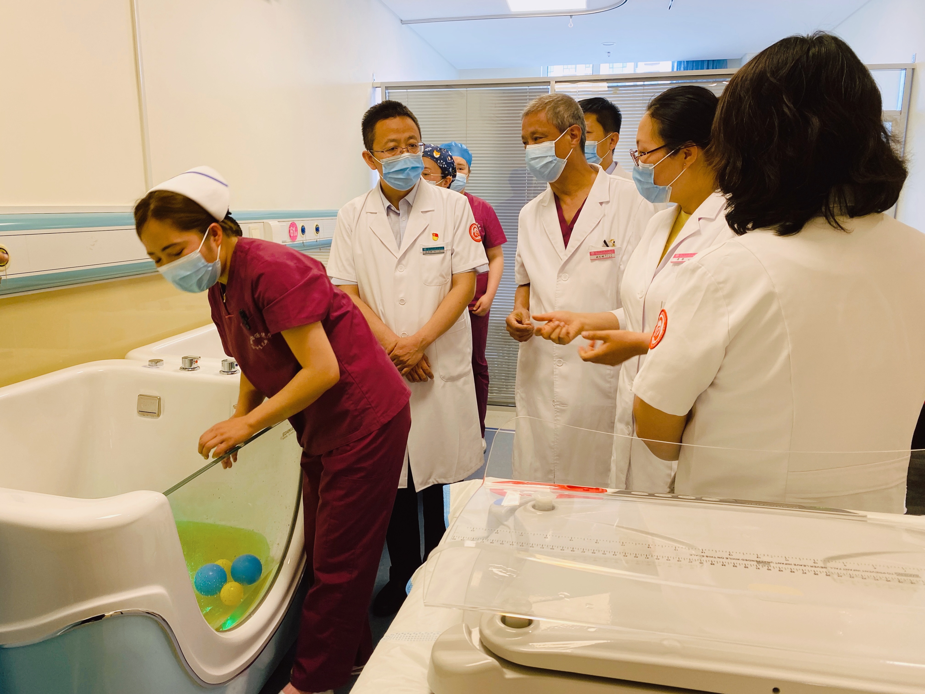 “双首”行动北京儿童医院联合呼市妇幼保健院成立新生儿药浴中心