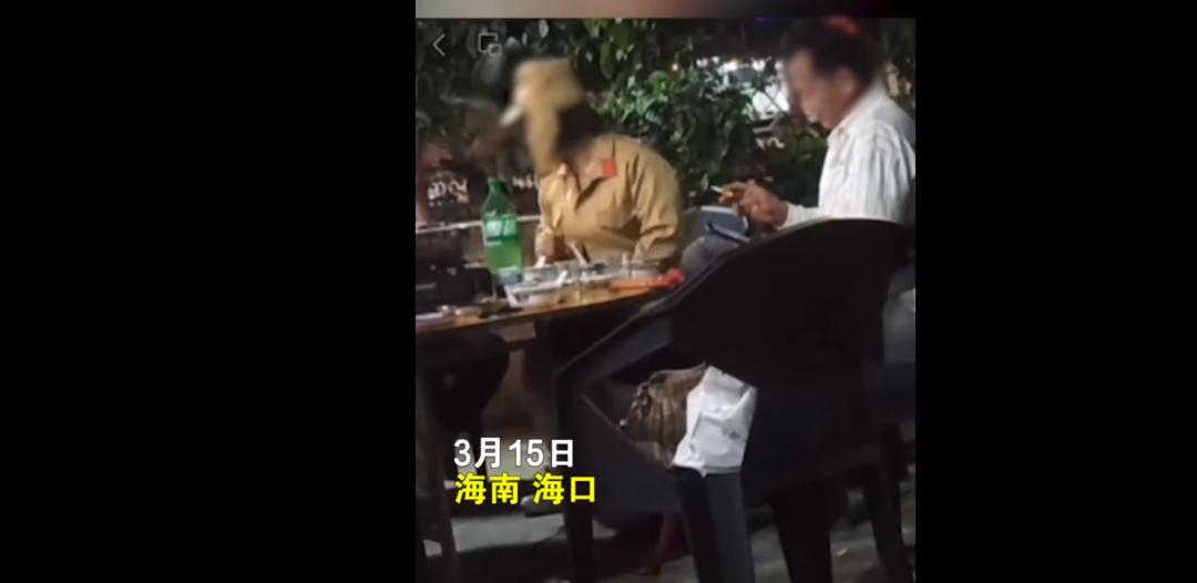 警方通报女子穿日本军服嬉闹,派出所女子穿日本军装吃饭被怼