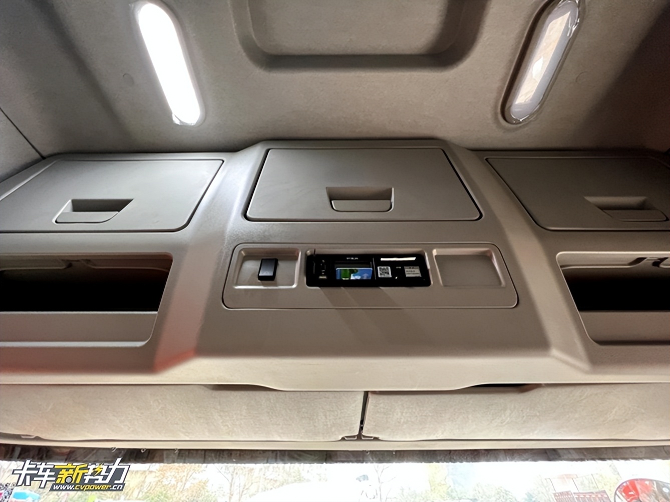 6.8米解放j6g最新款自动挡,解放j6g新款内部图片