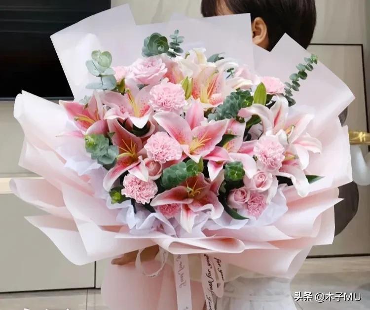 送一支康乃馨给老师可以吗,康乃馨送老师寓意是什么意思