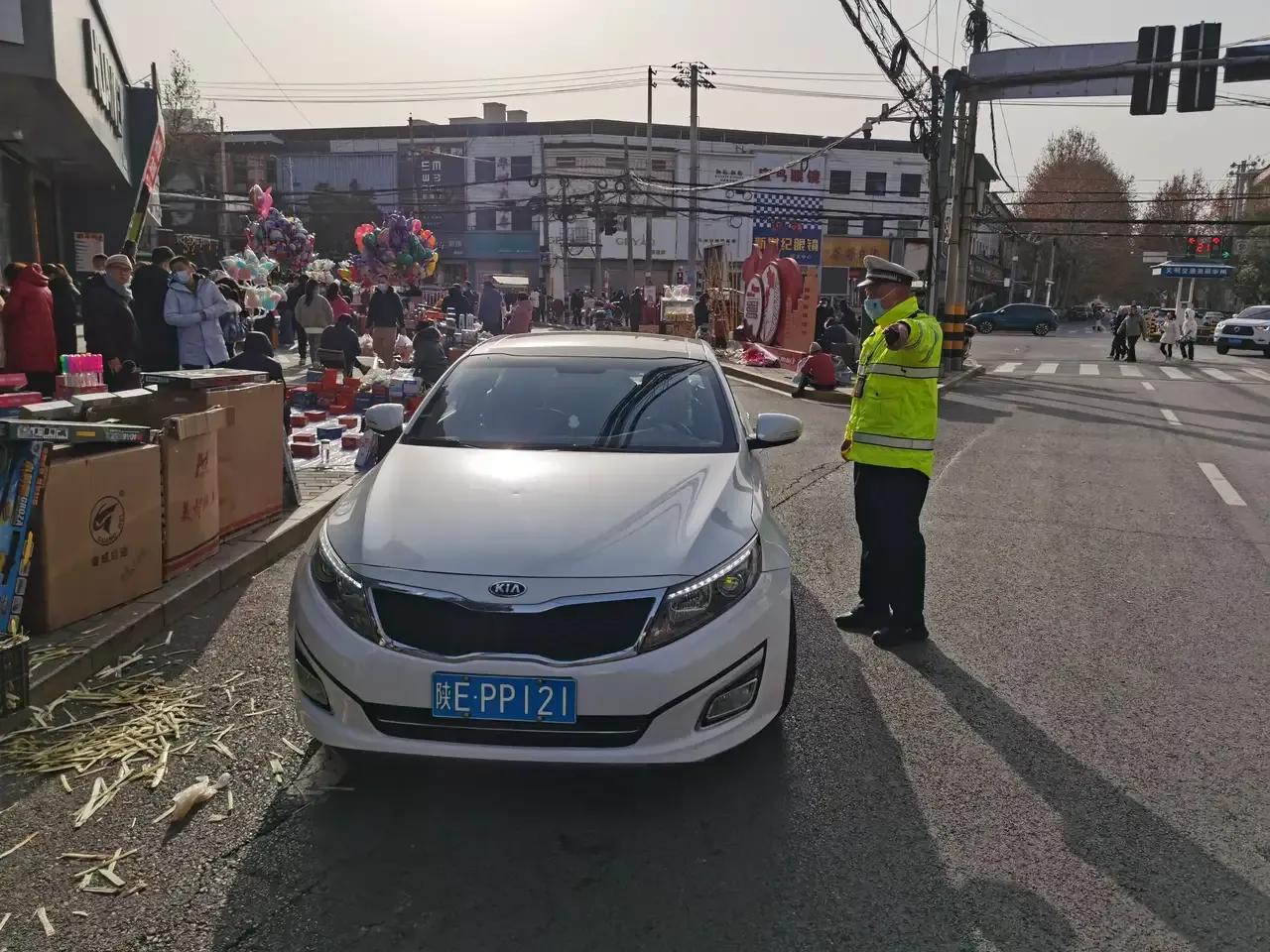 公安春节不打烊民警在岗保平安,县交警圆满完成春节安保任务