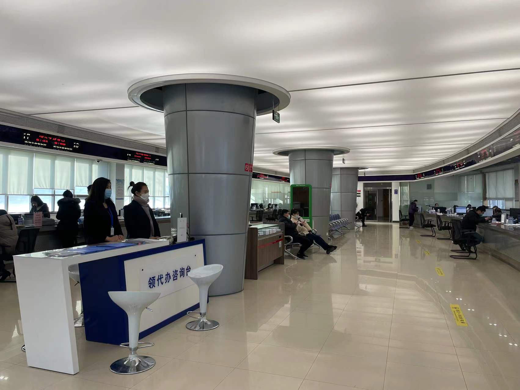 河北保定：高新区行政审批局“百事通”套餐服务更便民