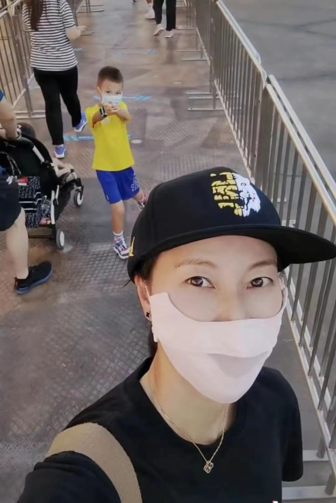 林丹夫妻同框暴露真实身高差,林丹一家5口照片图文