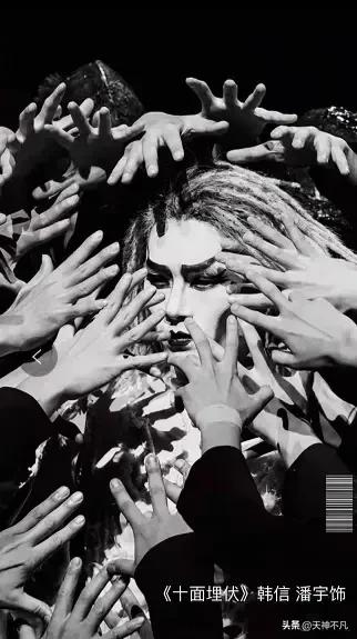 杨丽萍又惹争议，女演员摸*体下**，风格越来越诡异，网友直呼看不懂