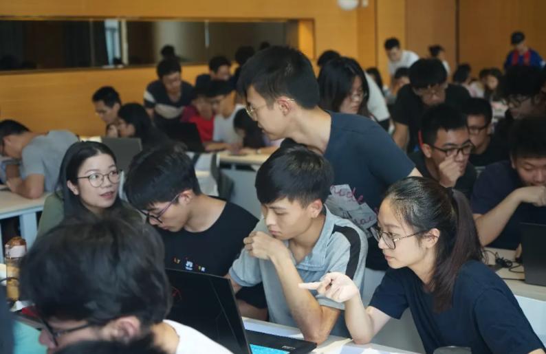 中国高级技工缺2200多万，本科生毕业没工作，技校招生却无人问津