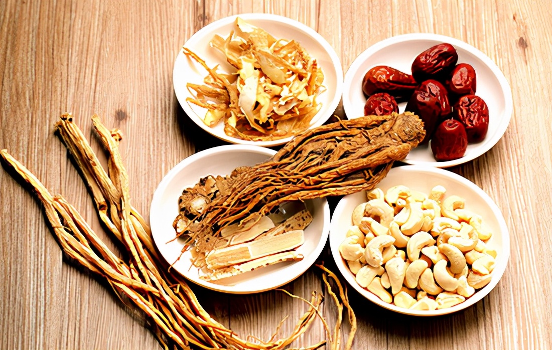 口苦口干小便黄舌苔厚什么湿热,尿黄口干舌燥口臭