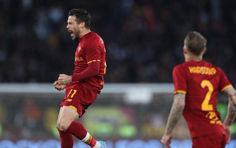 穆里尼奥在替补席愤怒站起来,穆里尼奥被罚下场在看台