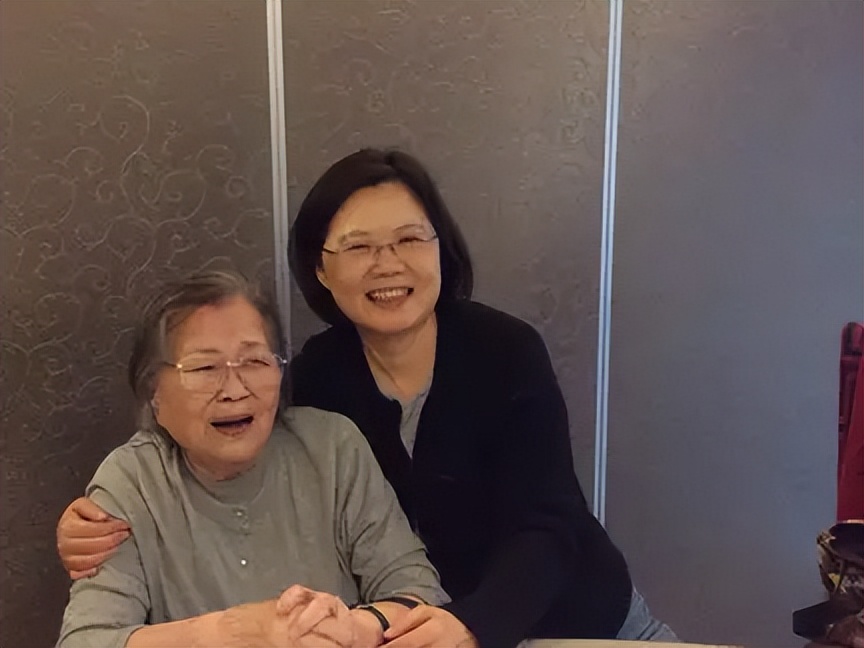 蔡英文身世彻底曝光，父亲是铁杆汉奸，哥哥有日本血统