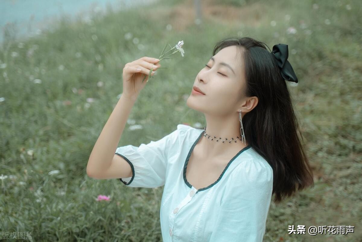 60多岁丧偶女人喜欢你的表现,如果一个女人喜欢你会有什么表现