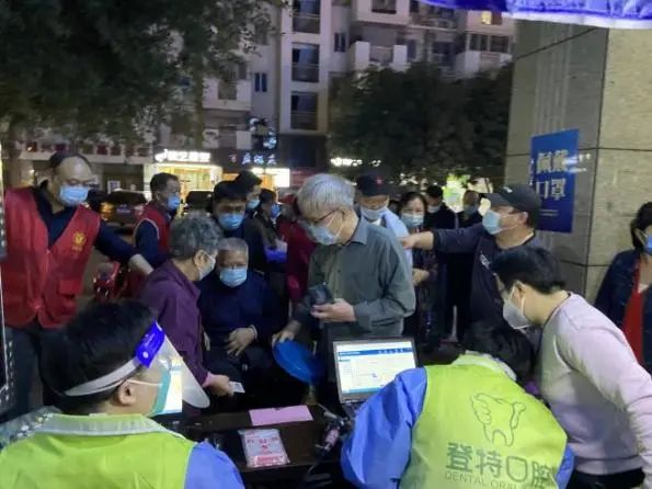 冲锋抗疫一线积极履职尽责,冲在战疫一线扛起硬核担当