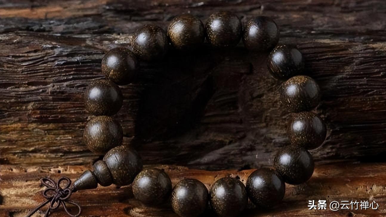 沉香手串开裂怎么回事,沉香手串裂开了怎么回事