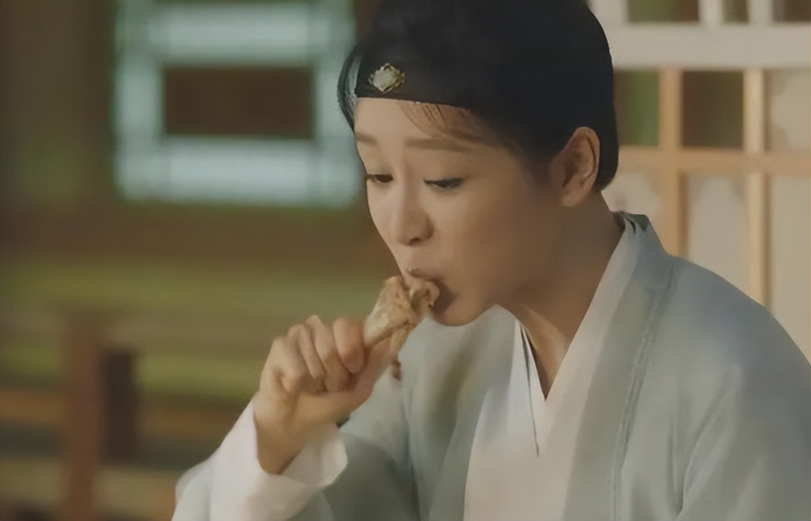 同样是演吃饭,把杨紫和杨洋、鞠婧祎放在一起看,差距就出来了