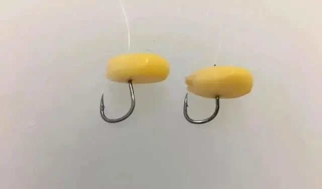 钓草鱼玉米挂钩的正确挂法,玉米钓鲤鱼挂钩正确方法图片