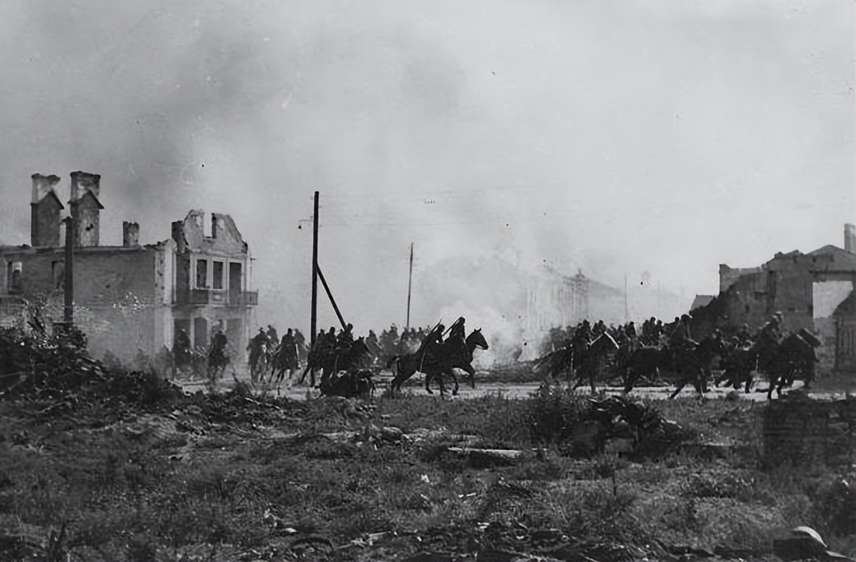 为什么二战时德国和苏联都打波兰,二战德国和苏联为什么要进攻波兰