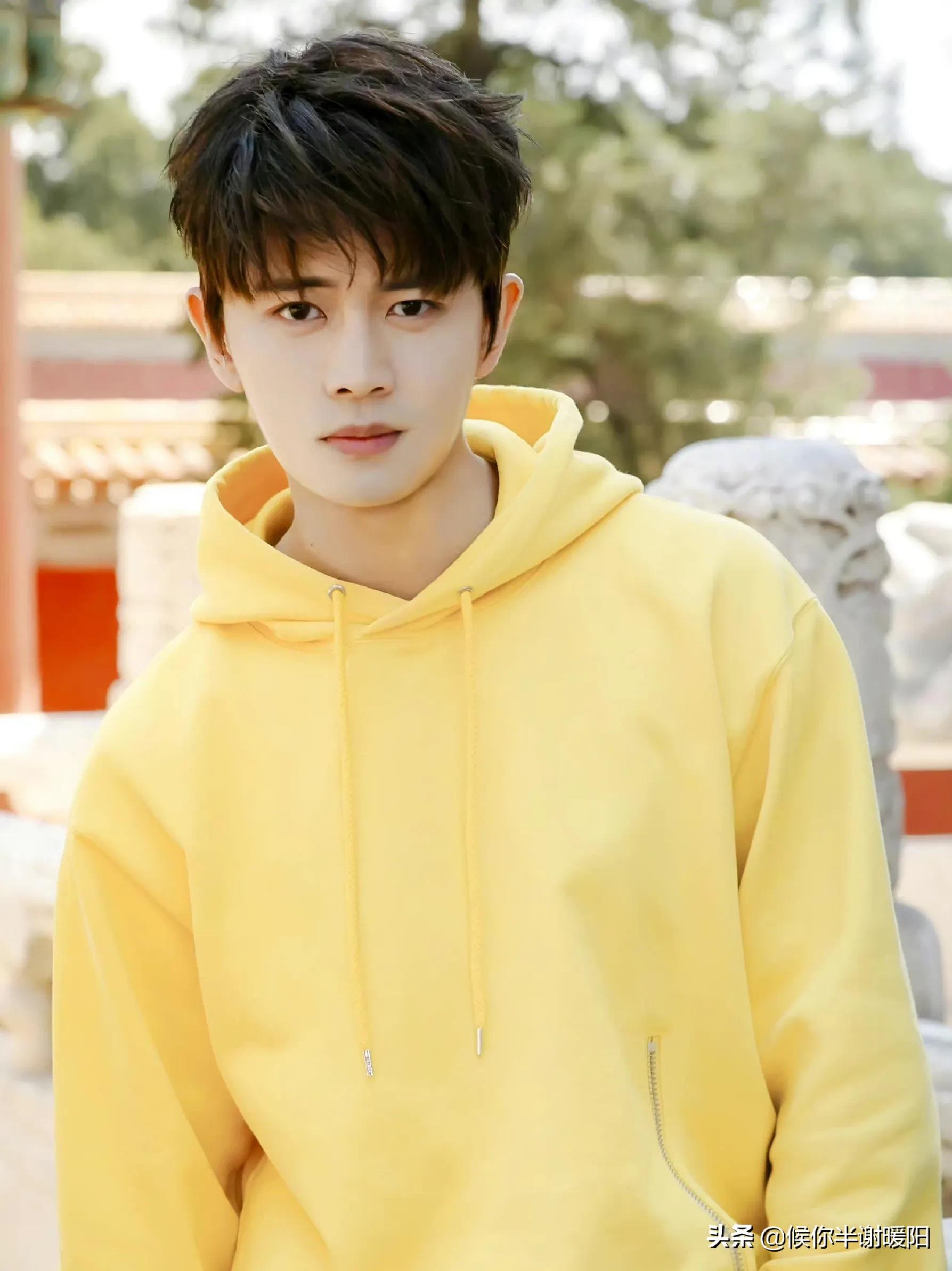 最近任嘉伦王一博撞衫,王一博和任嘉伦同框图