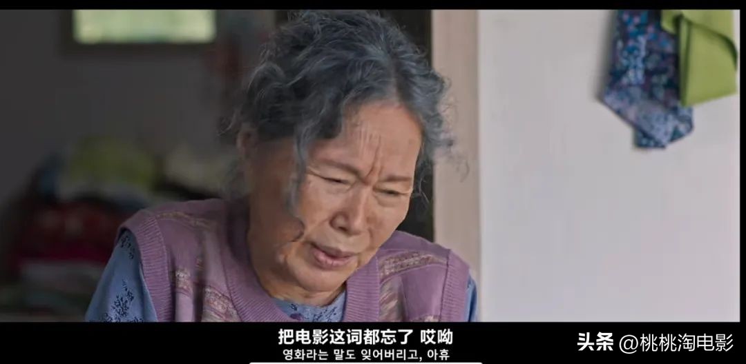 很感动，因为她一直还在坚持