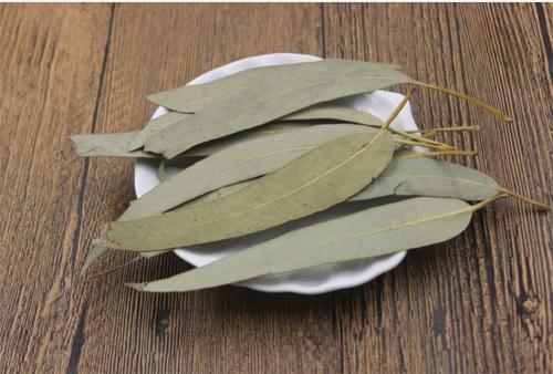 车内有蟑螂放樟脑丸有用吗,蟑螂进车里面怎么办