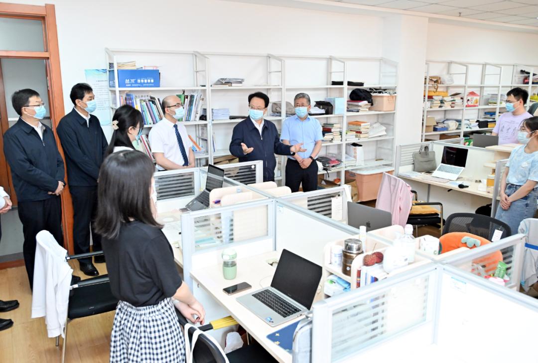 景俊海：坚持为*党**育人为国育才加快推进教育现代化