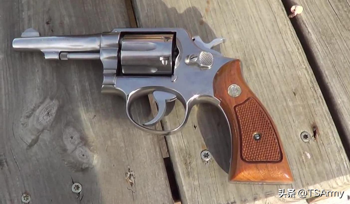 香港飞虎队使用的是什么枪械,飞虎队用的是什么手枪