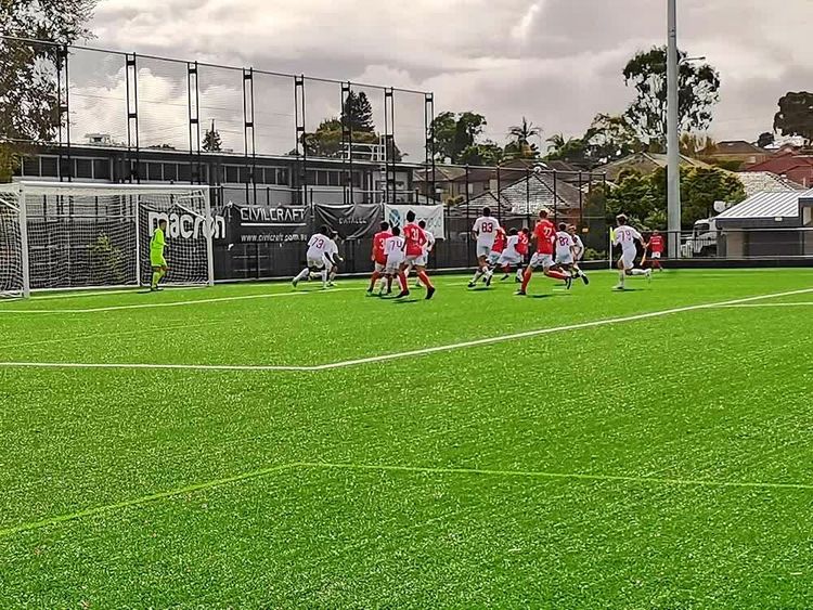 在悉尼PenshurstPark彭斯赫斯特公园球场，看一场社区少年足球赛