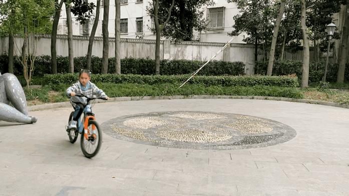 可以让小孩玩的越野车,柒小佰儿童变速山地自行车测评