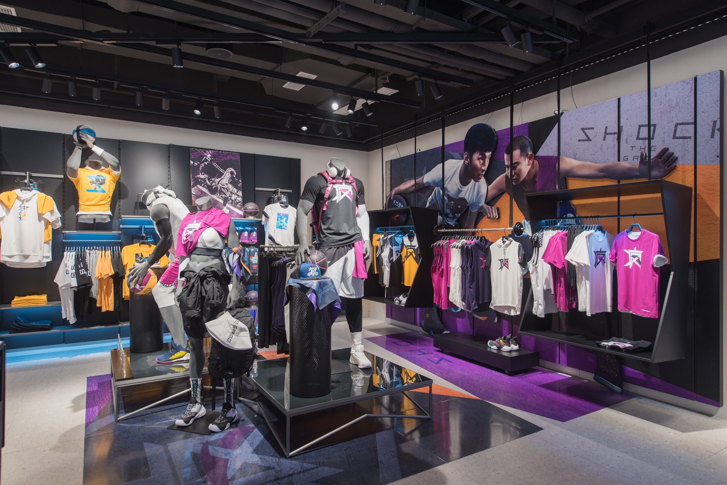 耐克阿迪达斯折扣店火爆,耐克阿迪进货折扣