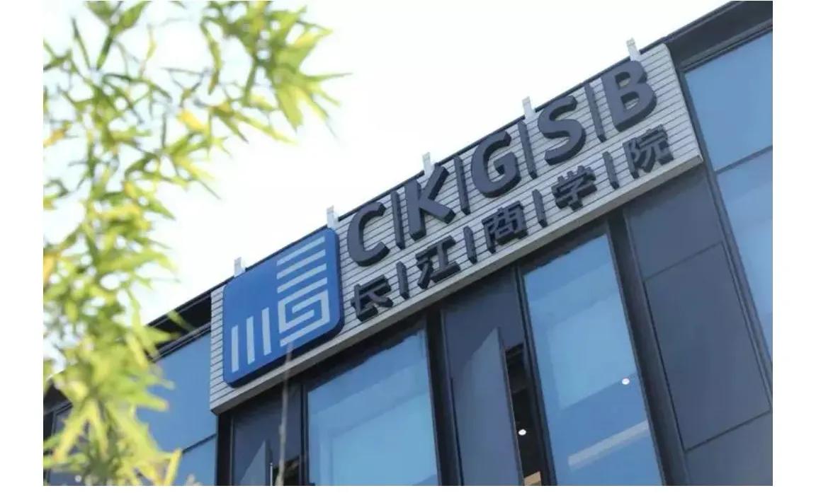 别再瞎操心了，王石与田朴珺这对“父女恋”早已活成了命运共同体