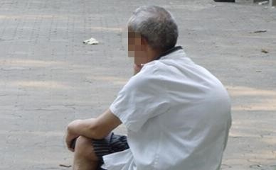 1米8壮汉被杀，1米6驼背老人却被认定是凶手？求告5年终获清白？