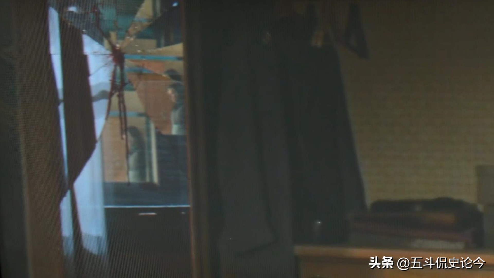 西班牙悬疑电影老太太,西班牙驱魔电影有女巫拿水晶球的