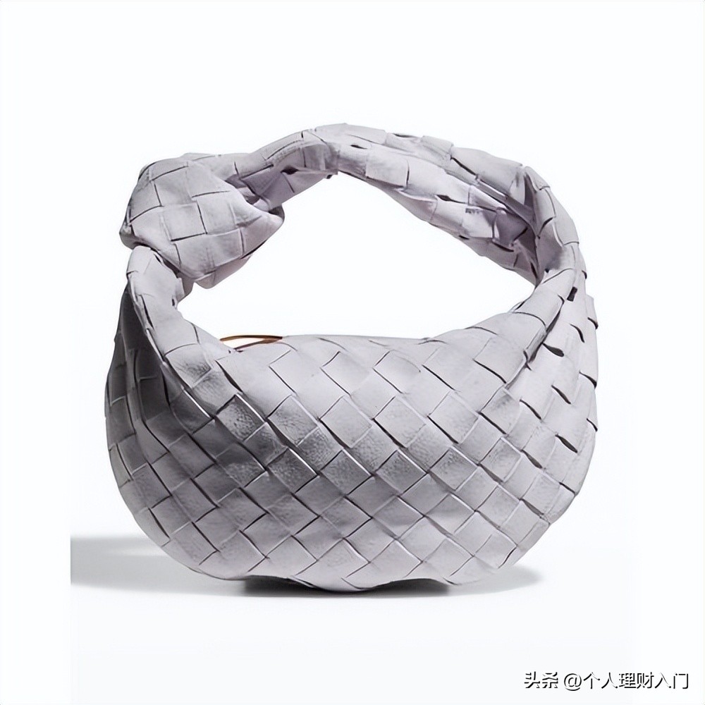 净资产1000万元以上的高净值家庭的女性，喜欢的奢侈品包包。