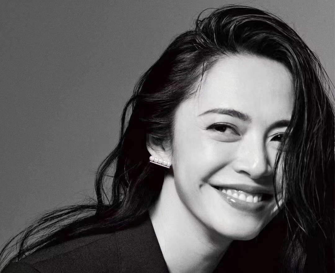 娱乐圈10名非科班出身的女演员,盘点娱乐圈后台最硬的8位女演员