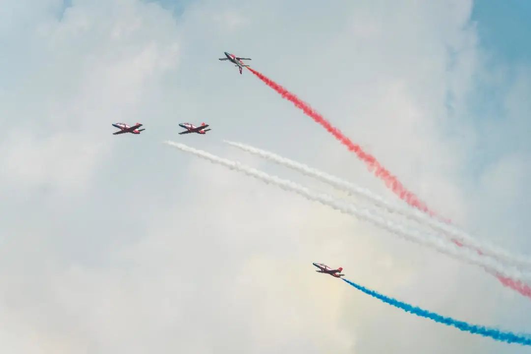 腾龙17-50f2.8比狗头好吗,腾龙17-50f4和1635