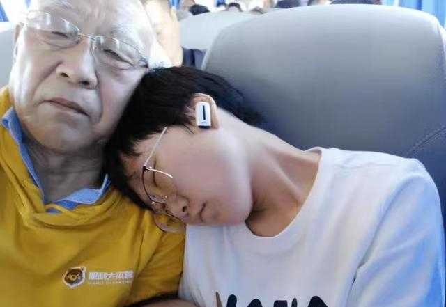 74岁老中医娶二十四岁女大学生,6旬老中医娶二十多岁少女