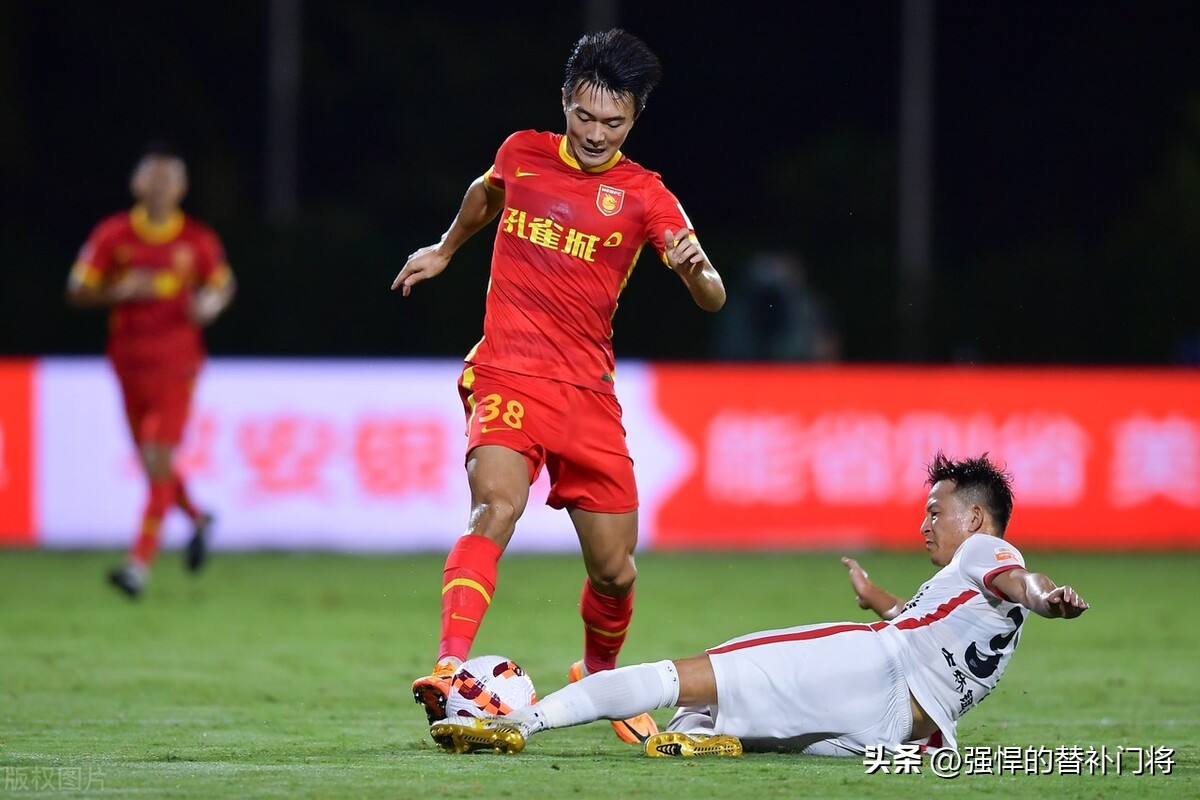 22岁中锋加盟申花！身高1米86，上赛季打进6球，新赛季接班杨旭