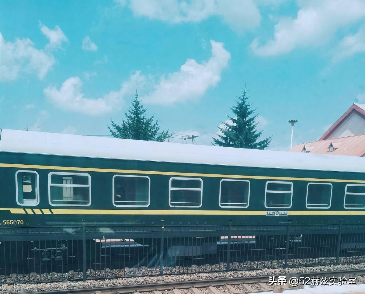 高铁钢轨数百公里没有缝，热胀冷缩咋办？不怕，中国有绝招