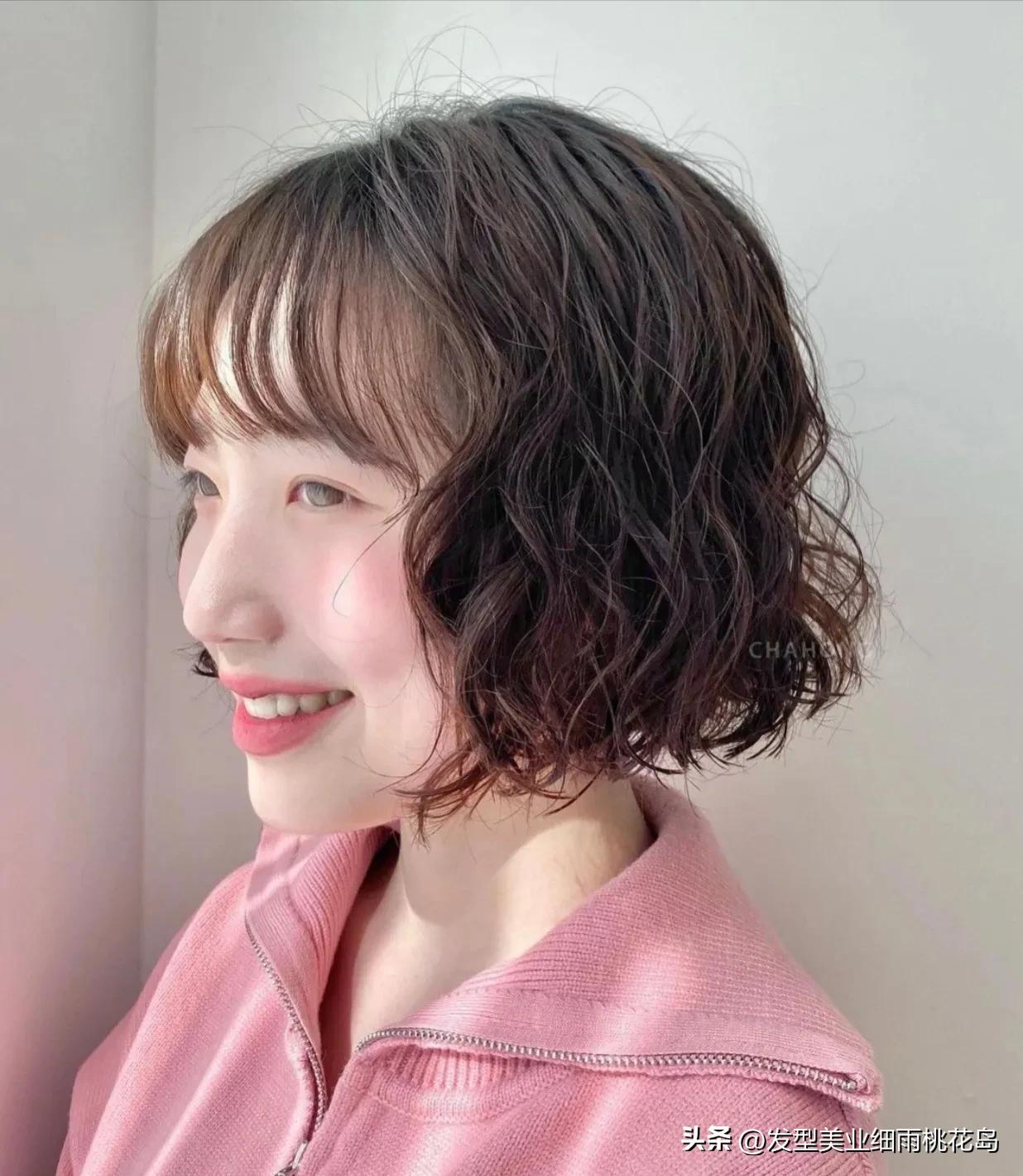 女士短发烫小姐姐,短发烫发型图片