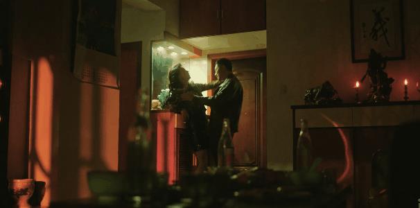 秦昊新剧床戏镜头太多被投诉，尺度大儿童不宜，网友怒骂很荒唐