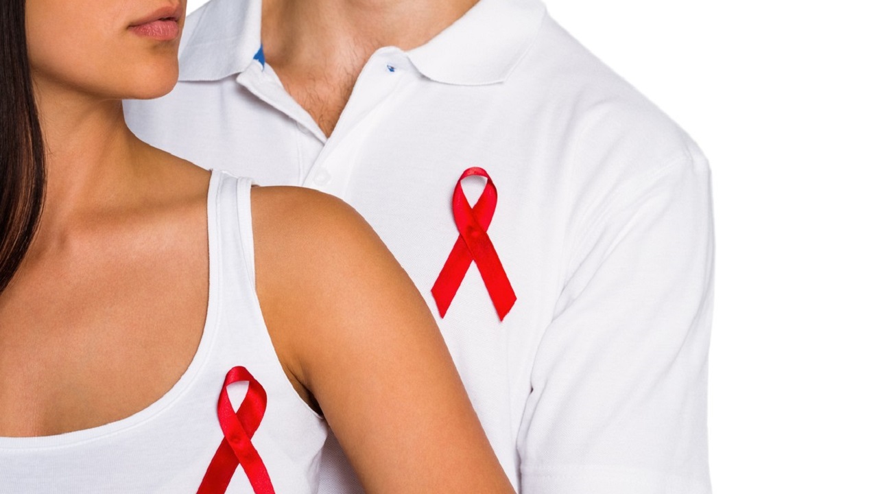 男子持续低烧查出艾滋,高烧不退男生