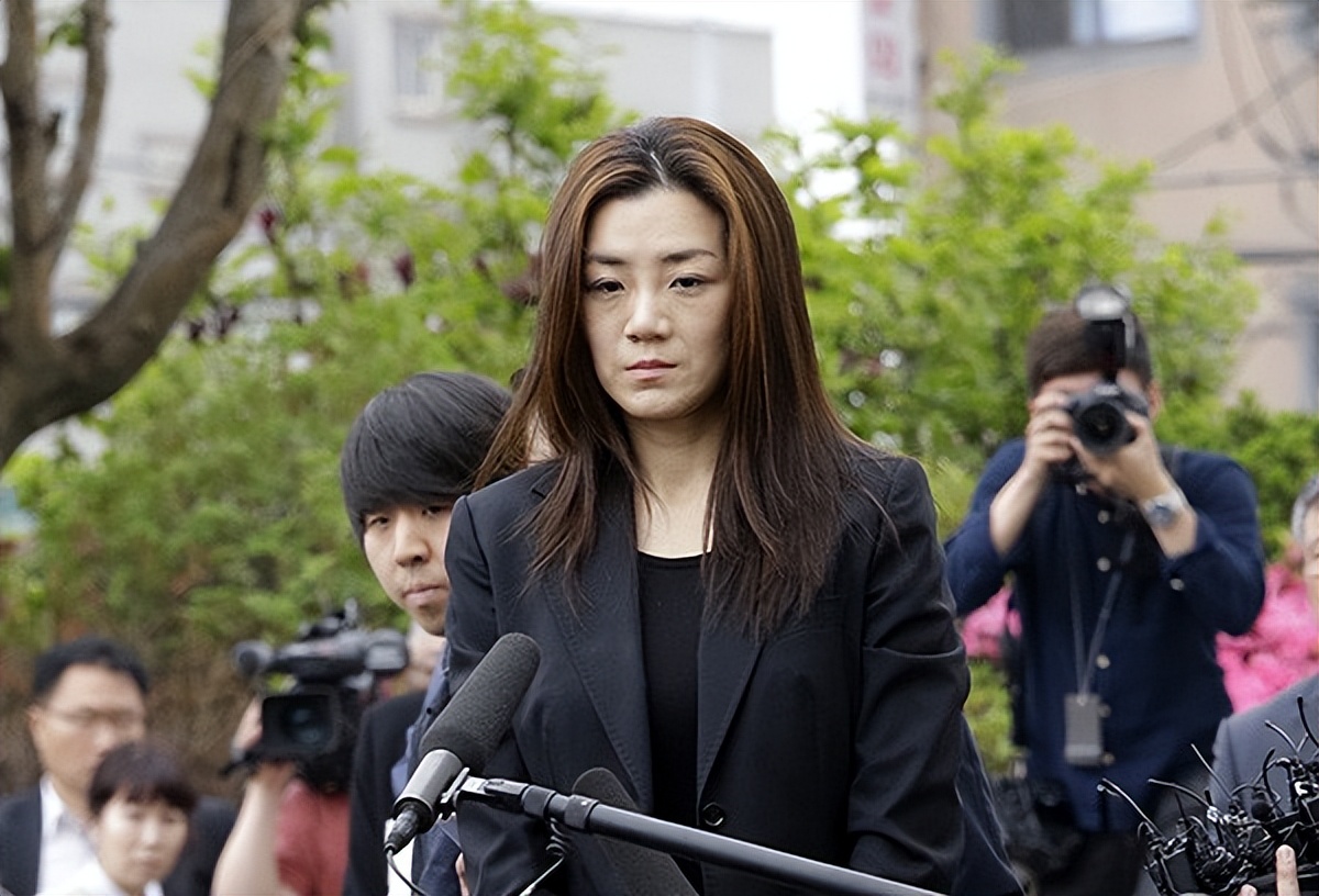 赵显娥让空姐下跪道歉视频,赵显娥逼停飞机事件