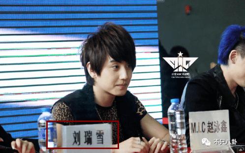 好甜，她嫁给自己的漫画主人公啦