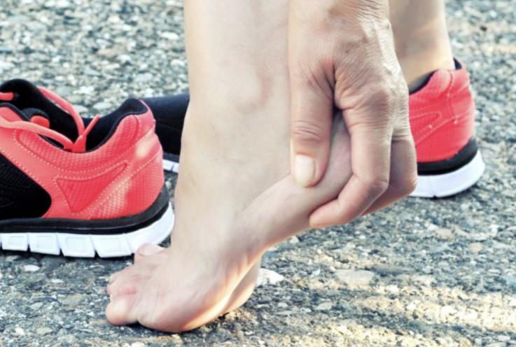 脚后跟疼的原因和治疗的方法,引起脚后跟疼痛的常见11种疾病