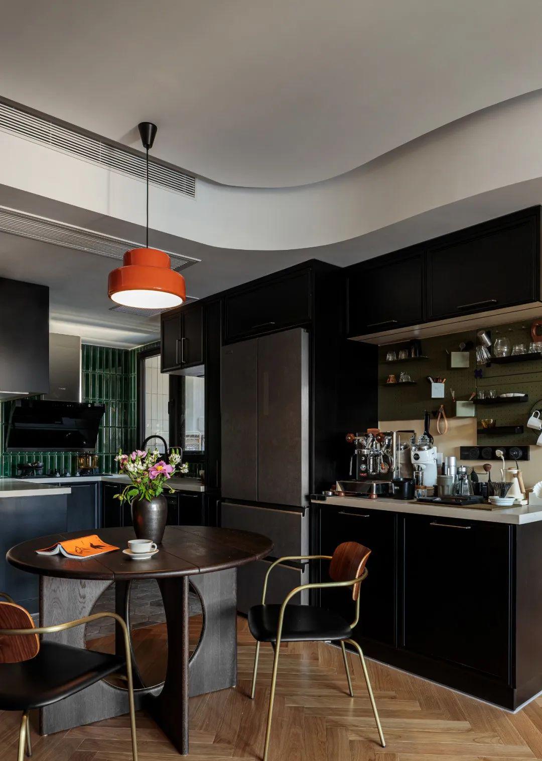 餐厅空间太小如何设计活动餐桌,3.8加4.5的餐厅可以放多大的圆桌