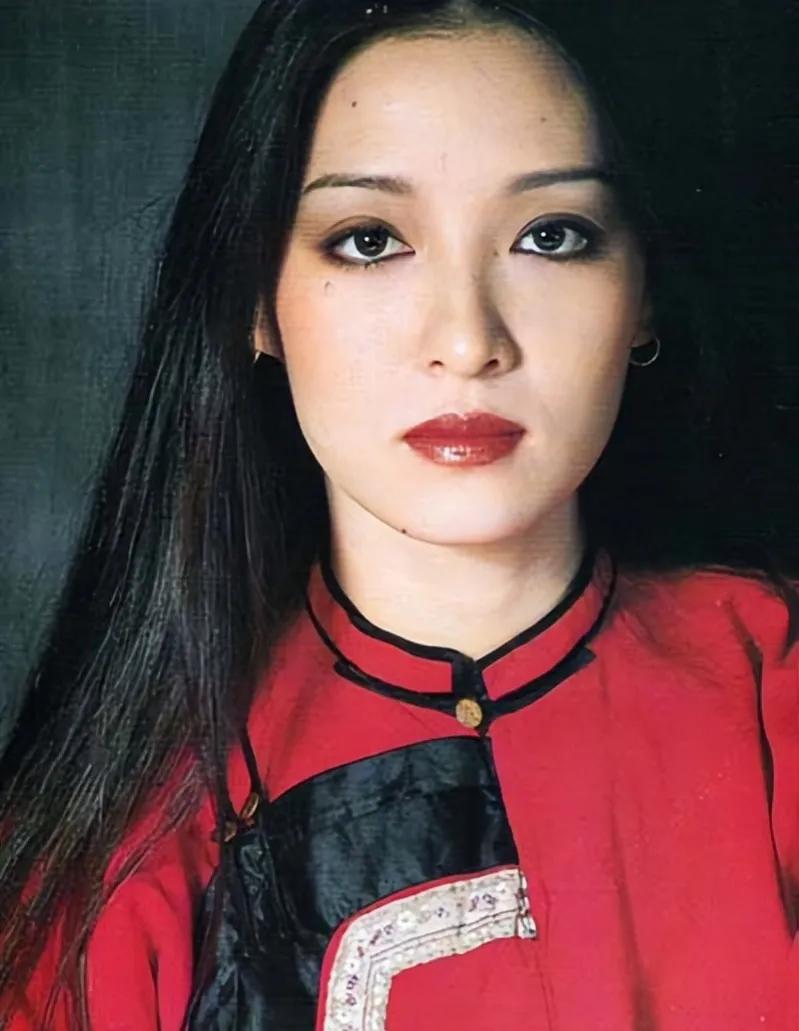 12对著名的“老夫少妻”演绎绝世童话！你相信爱情吗？